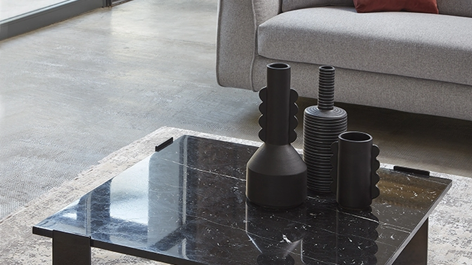 Tavolino Melbourne con top in marmo di Rosini Divani