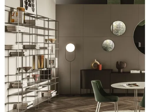 Lampada Lift Floor in metallo caratterizzata da una piastra circolare luminosa orientabile ed un design raffinato ed essenziale di Ronda Design