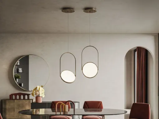 Lampada a sospensione Lift in metallo caratterizzata da una piastra circolare luminosa orientabile ed un design raffinato ed essenziale di Ronda Design