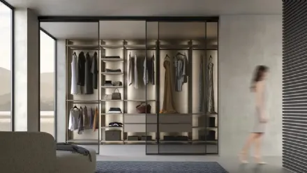 Cabina Armadio Vertical lineare in laccato opaco con porta scorrevole in vetro di Adok