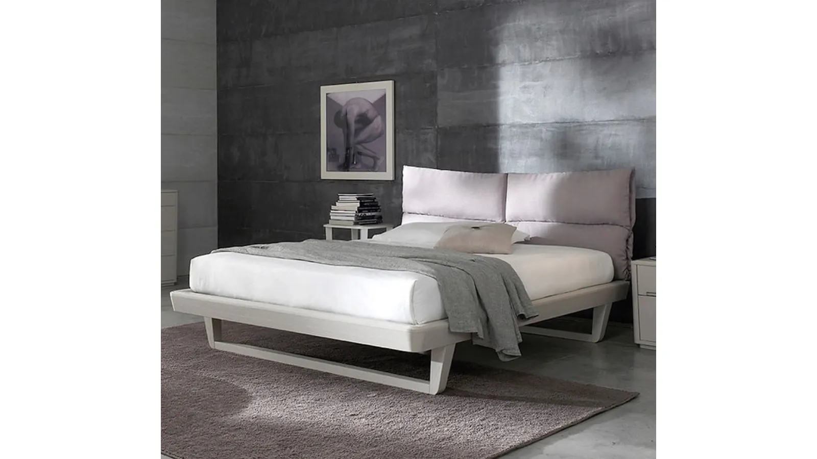 Letto Just in legno con testiera in tessuto imbottito di Fasolin