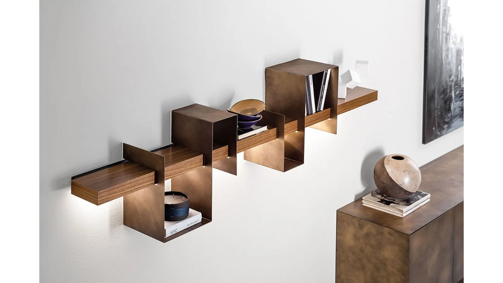Libreria Ago e Filo in legno con mensole in metallo di Ronda Design
