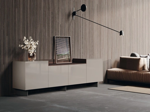 Madia in finitura laccato lucido ed inserto in finitura legno rovere termotrattato Mantis di Binova