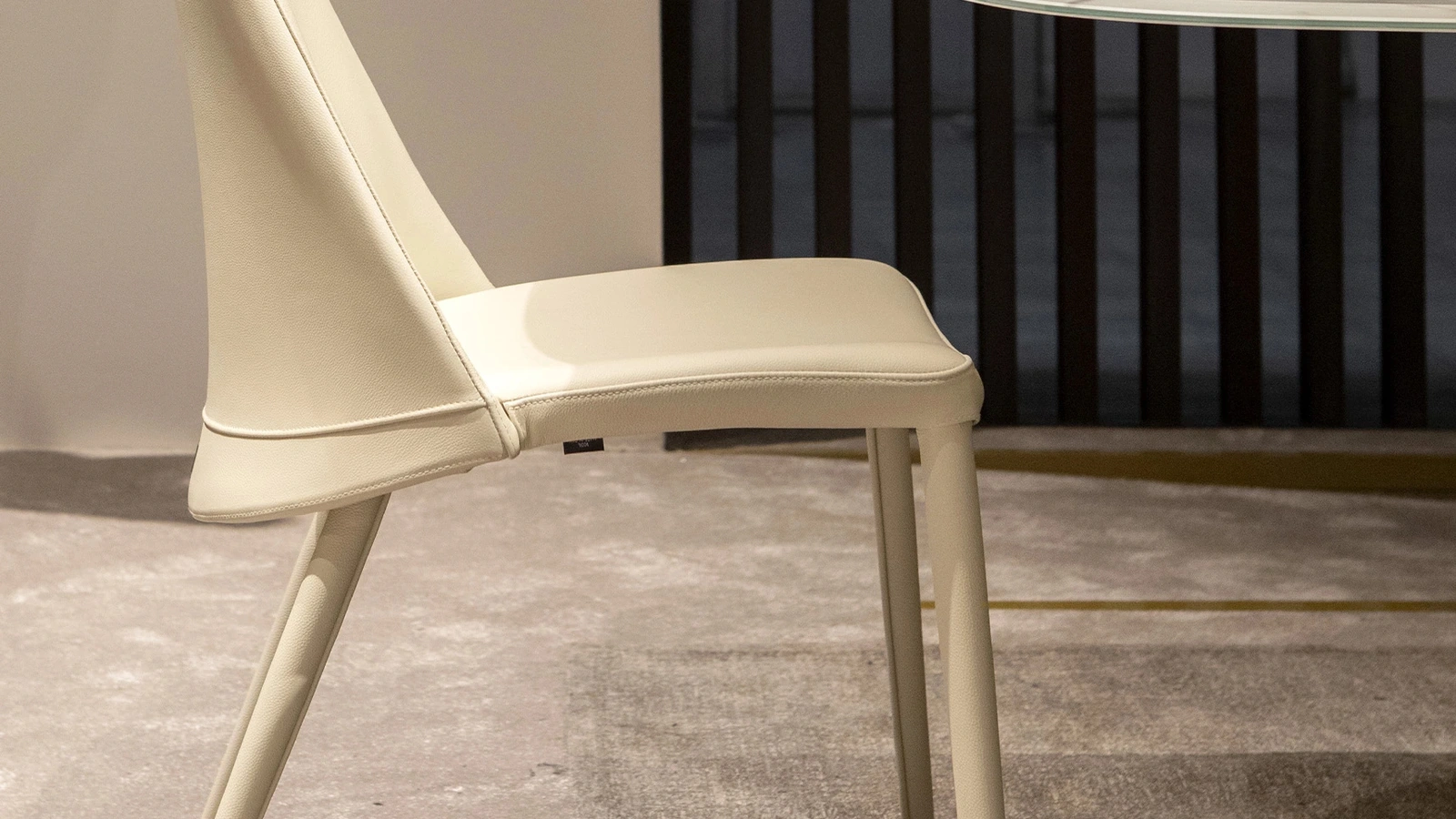 Sedia in pelle Elmo di Tonin Casa