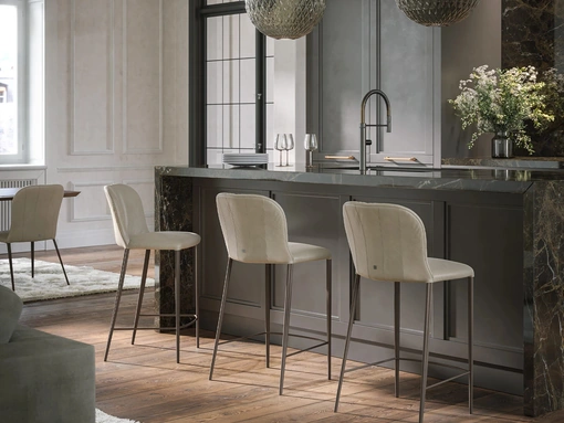 Sgabello Bustier in pelle di Tonin Casa