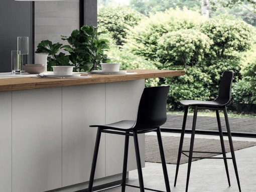 Sgabello Talya in polipropilene e metallo di FGF Mobili