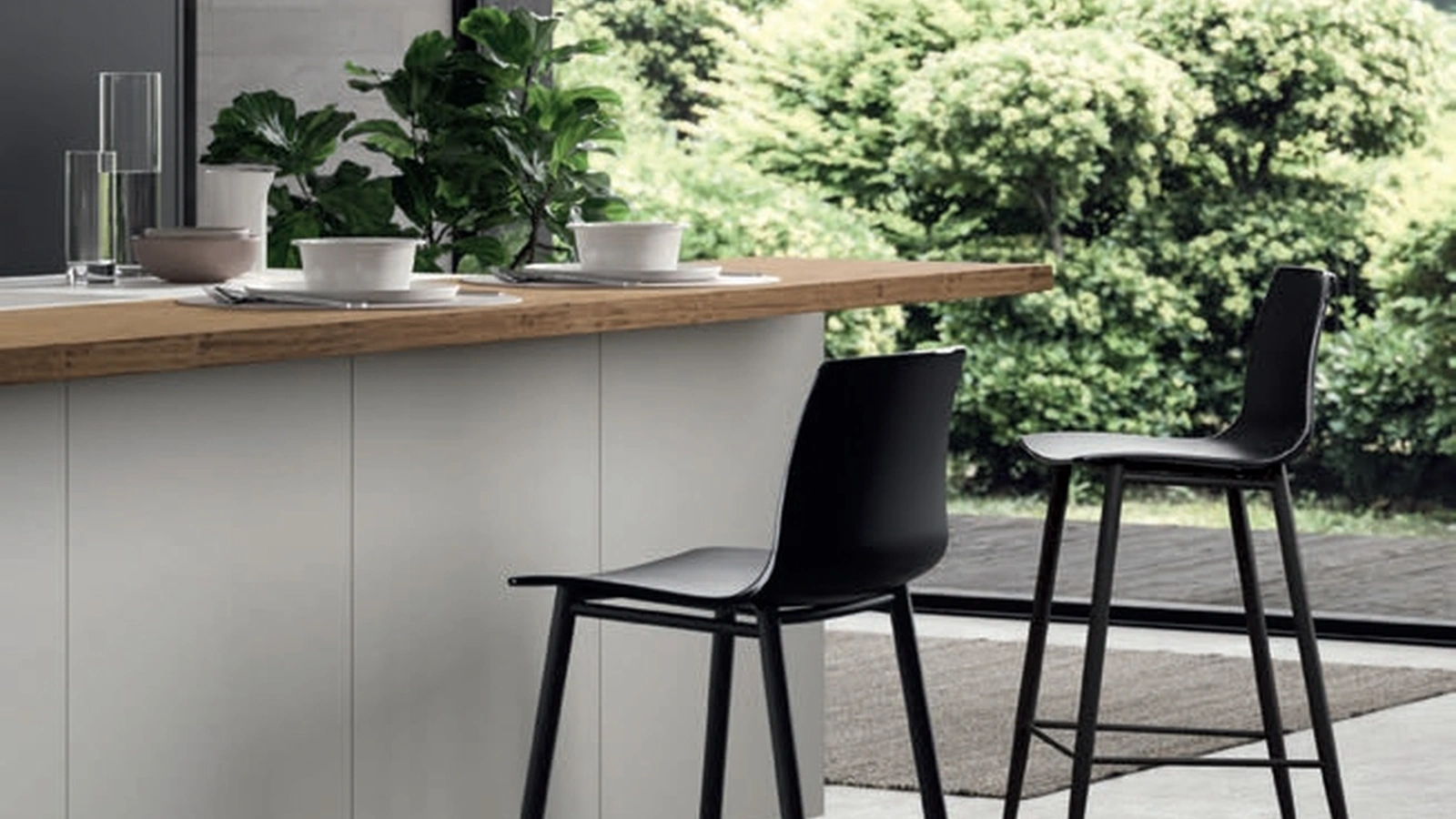 Sgabello Talya in polipropilene e metallo di FGF Mobili