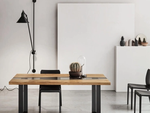 Tavolo Spring in rovere massiccio con insero in resina di Maronese